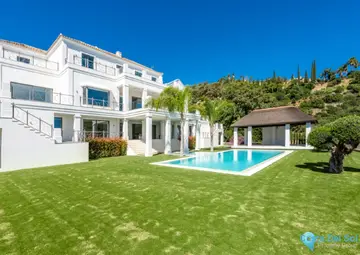 5 bedroom House for Sale in El Madroñal-48430