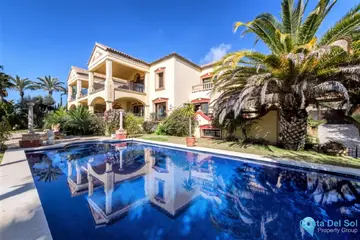 6 bedroom House for Sale in Sierra Blanca