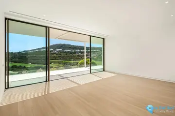 5 bedroom House for Sale in Casares-48512
