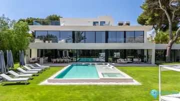 6 bedroom House for Sale in Los Monteros