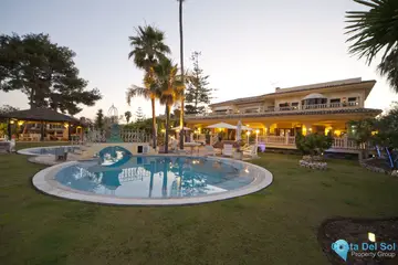 7 bedroom House for Sale in Puerto Banús
