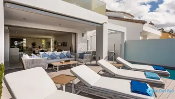 4 bedroom House for Sale in The Golden Mile-48990