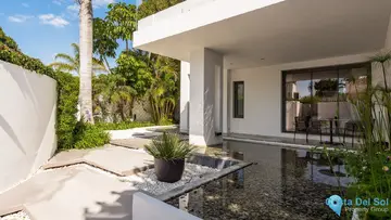 4 bedroom House for Sale in The Golden Mile-48992