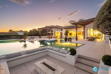 6 bedroom House for Sale in Nueva Andalucía-49030