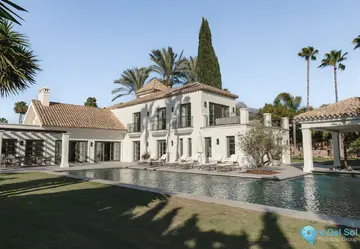 6 bedroom House for Sale in Nueva Andalucía