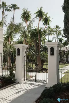 6 bedroom House for Sale in Nueva Andalucía-49100