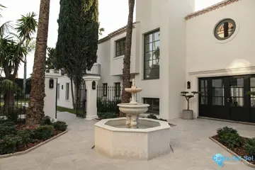 6 bedroom House for Sale in Nueva Andalucía-49103