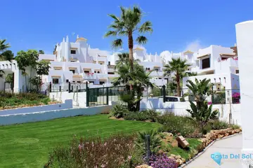 2 bedroom Apartment for Sale in New Golden Mile