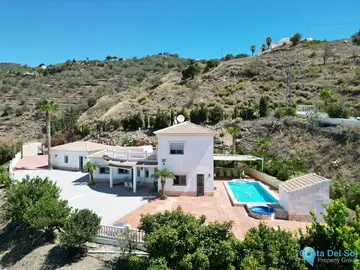 4 bedroom House for Sale in Arenas-17793