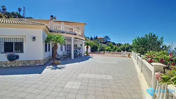 4 bedroom House for Sale in Arenas-17802