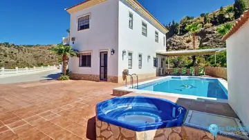 4 bedroom House for Sale in Arenas-17794