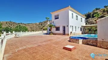 4 bedroom House for Sale in Arenas-17797