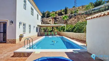 4 bedroom House for Sale in Arenas-17798