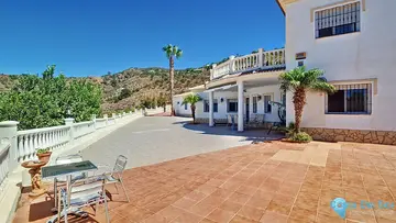4 bedroom House for Sale in Arenas-17799