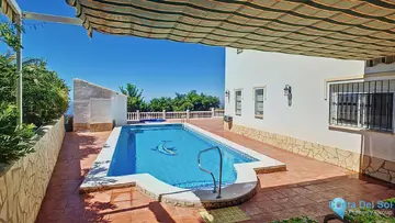 4 bedroom House for Sale in Arenas-17800