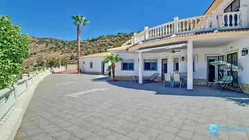 4 bedroom House for Sale in Arenas-17801
