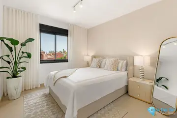 4 bedroom House for Sale in The Golden Mile-53823