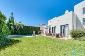 6 bedroom House for Sale in Nueva Andalucía