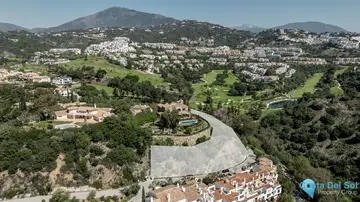 3239m2 Plot for Sale in Benahavís-54004