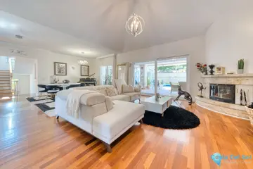 6 bedroom House for Sale in Sierrezuela-54027