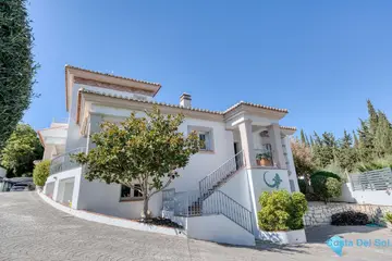 6 bedroom House for Sale in Sierrezuela-54031