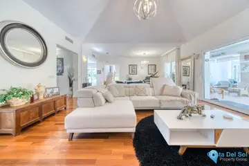 6 bedroom House for Sale in Sierrezuela-54039