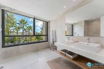 4 bedroom Apartment for Sale in Marbella-54110