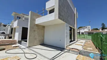 4 bedroom House for Sale in Nueva Andalucía