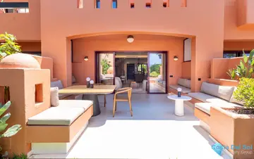4 bedroom House for Sale in The Golden Mile