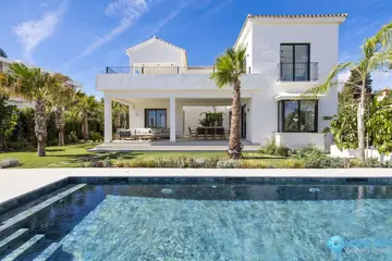 5 bedroom House for Sale in Estepona