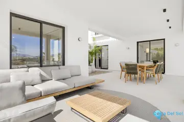 5 bedroom House for Sale in Estepona-54925