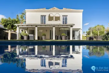 5 bedroom House for Sale in Nueva Andalucía