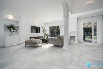 5 bedroom House for Sale in Nueva Andalucía-55100