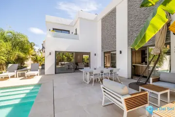 5 bedroom House for Sale in Marbella-55308