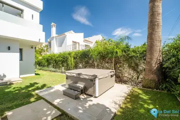 5 bedroom House for Sale in The Golden Mile-55316