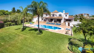 9 bedroom House for Sale in Estepona