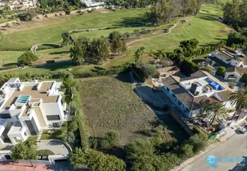 1600m2 Plot for Sale in Nueva Andalucía-55834