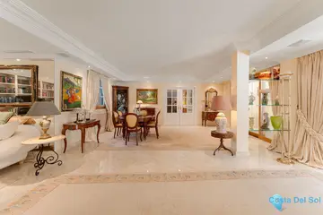 5 bedroom House for Sale in Marbella-56105