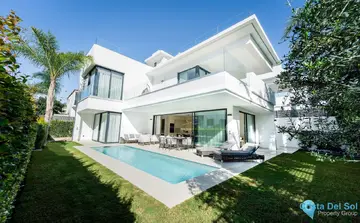 4 bedroom House for Sale in The Golden Mile-56131