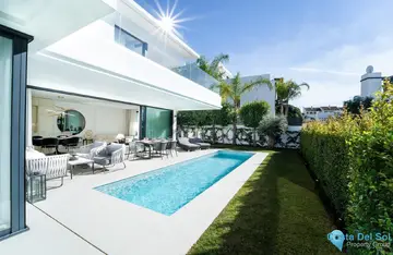 4 bedroom House for Sale in The Golden Mile-56132
