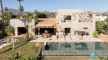 5 bedroom House for Sale in Estepona