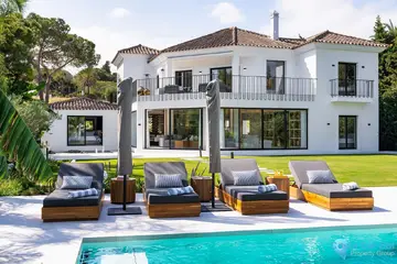 6 bedroom House for Sale in Nueva Andalucía