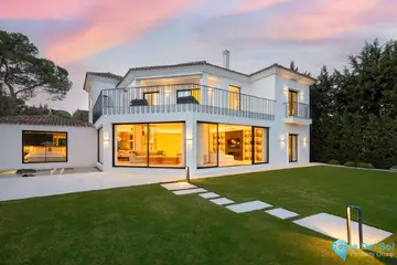 6 bedroom House for Sale in Nueva Andalucía-56500