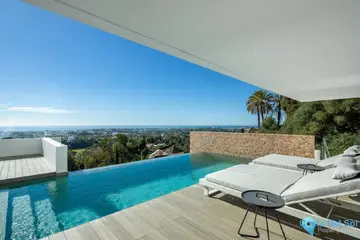 4 bedroom House for Sale in La Quinta-56511