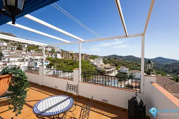 5 bedroom House for Sale in Canillas de Albaida-13174