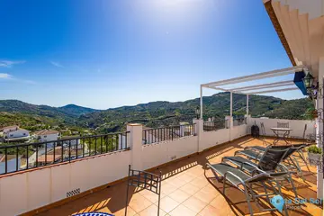 5 bedroom House for Sale in Canillas de Albaida-13176