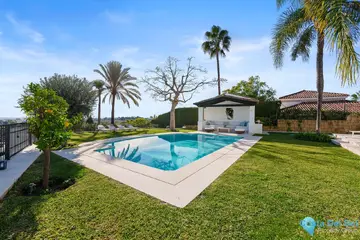 4 bedroom House for Sale in Nueva Andalucía-56705
