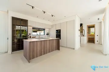 5 bedroom House for Sale in San Pedro de Alcántara-56904