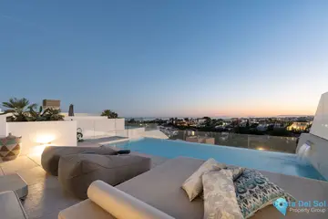 4 bedroom House for Sale in Nueva Andalucía