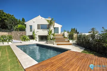 5 bedroom House for Sale in Nueva Andalucía-56970